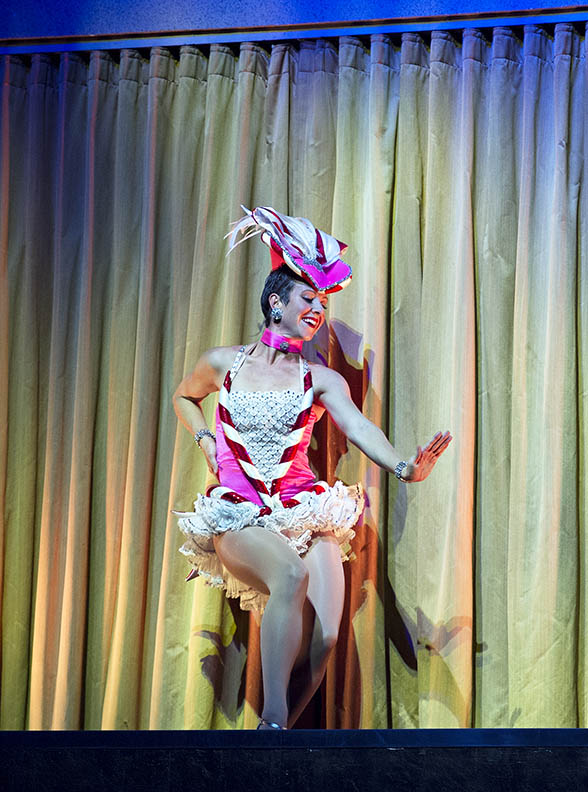 rockettes9_candycanebizzazzfromcostumeretrospective_DSC2829_courtesyMSGEntertainment rockettes9 candycanebizzazzfromcostumeretrospective DSC2829 courtesyMSGEntertainment — image courtesy of MSG Entertainment