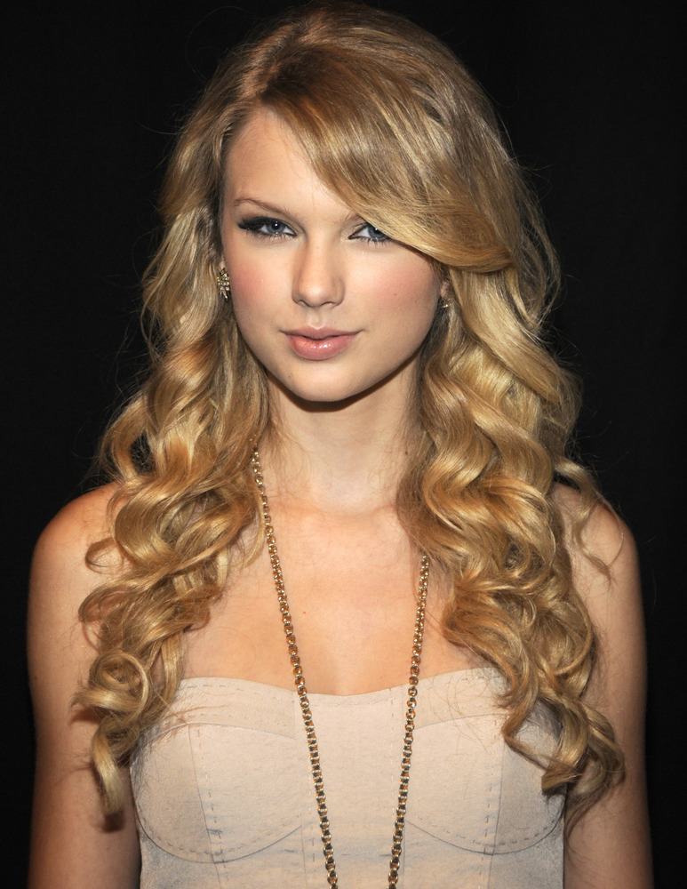 TaylorSwift 2008 02 — image courtesy of Getty.com