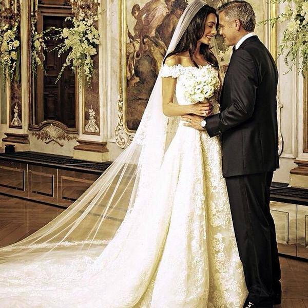 Amal Alamuddins Oscar de la Renta Wedding Dress3 — image courtesy of the styletribune.com