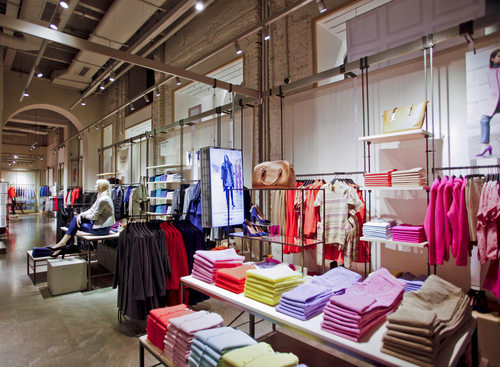 2c2b — image courtesy of fashionmag.com