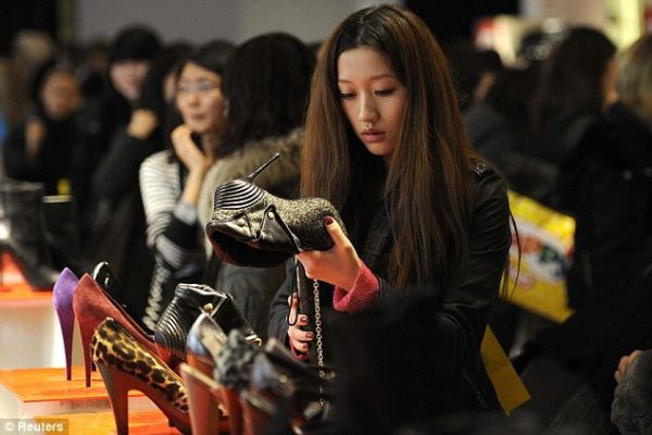 Chinese Luxury Shopping 01