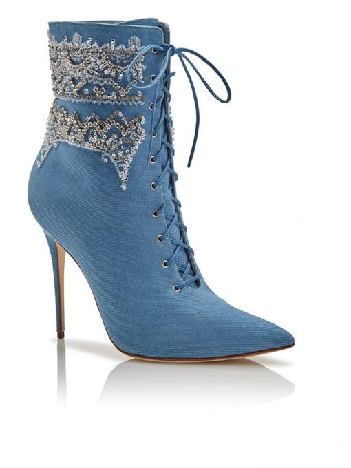 Rihanna Boot Fashionmag — image courtesy of fashionmag.com