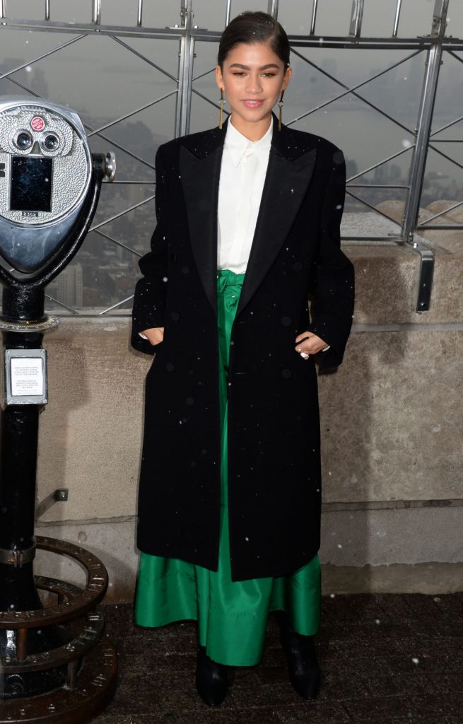 Celebrity Fashion Sightings Week December11 2017 Zendaya TheEmpireStateBuilding — image courtesy of pinterest.com/Vita Ferde