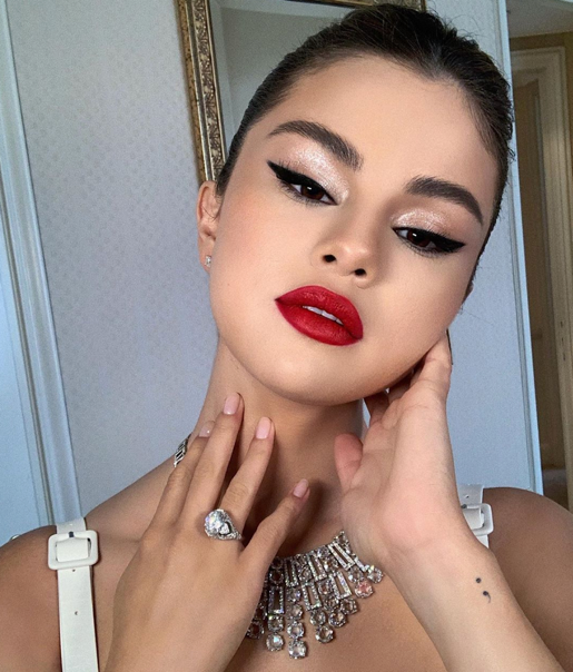 Glitter Glam beauty story 04