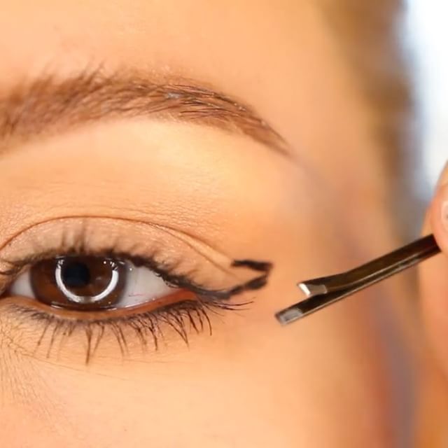 Bobbypin eyeliner pinterest — image courtesy of pinterest.com