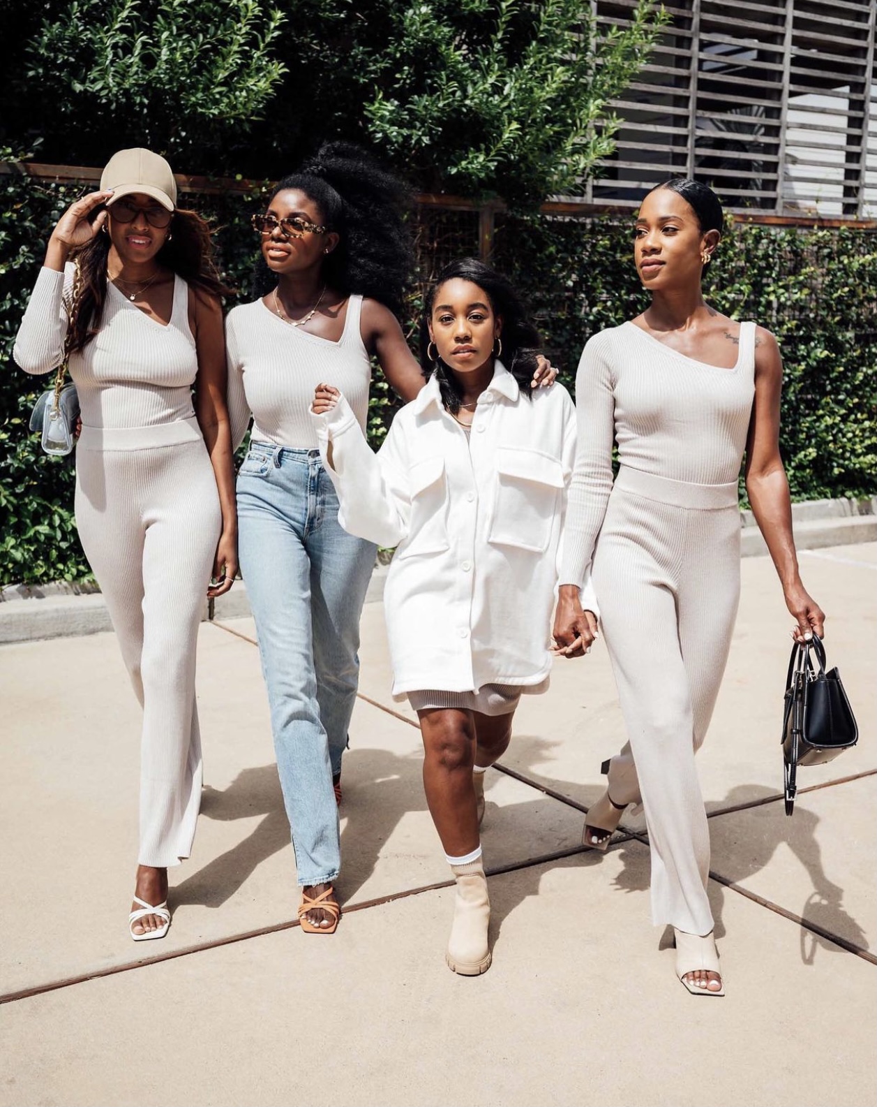 Casual Instagram 06 AbercrombieWomen — image courtesy of businessinsider.com