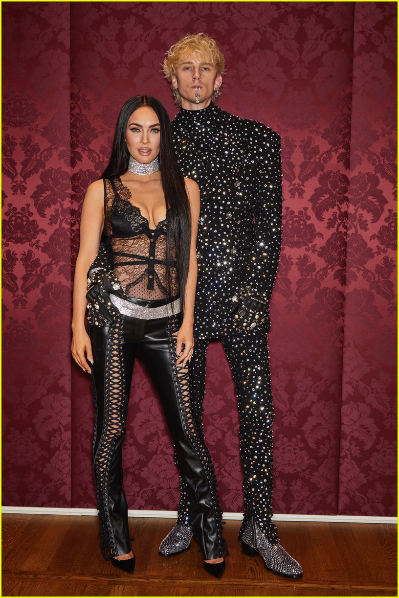 Celebrity Fashion Sightings Machine gun Kelly Justjare — image courtesy of justjared.com