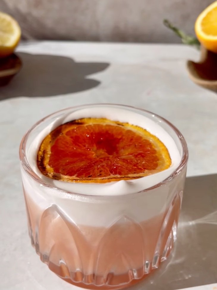 HolidayCocktails CremeBruleeWhiskeySour 04 — image courtesy of joinjules.com