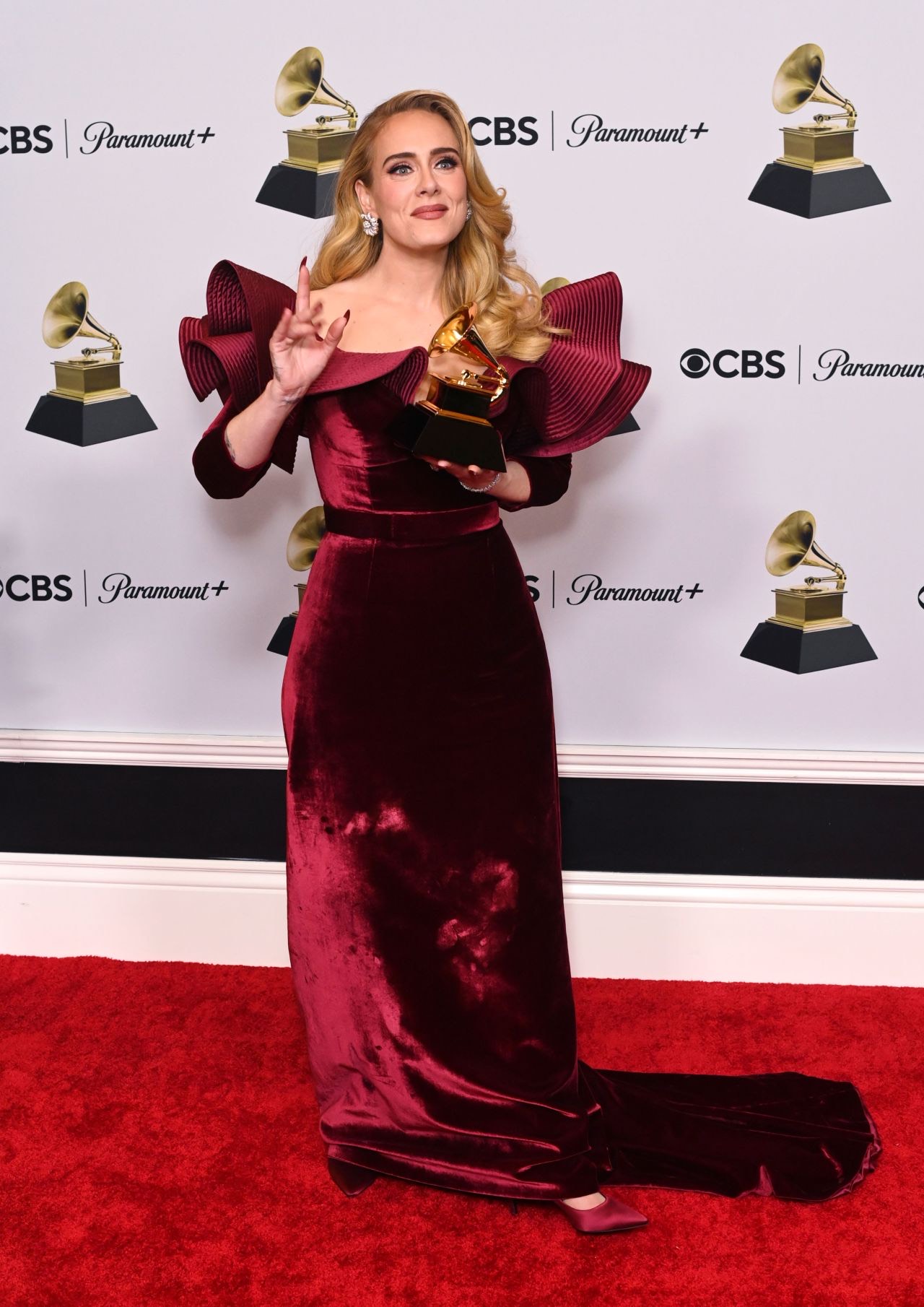 adele — image courtesy of fashionsizzle.com