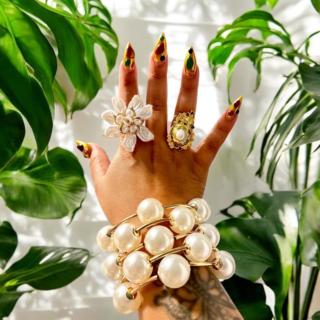 The Jewelry Album Pearl Set