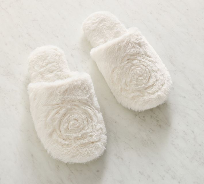 loveshackfancy holiday bow slippers o