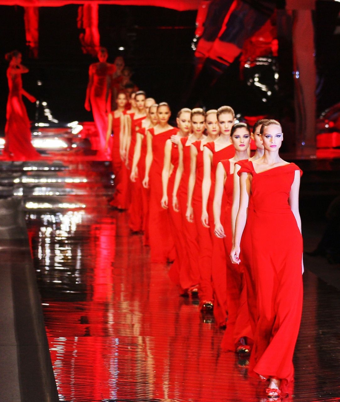Valentino Red Glam Observer — image courtesy of glamobserver.com